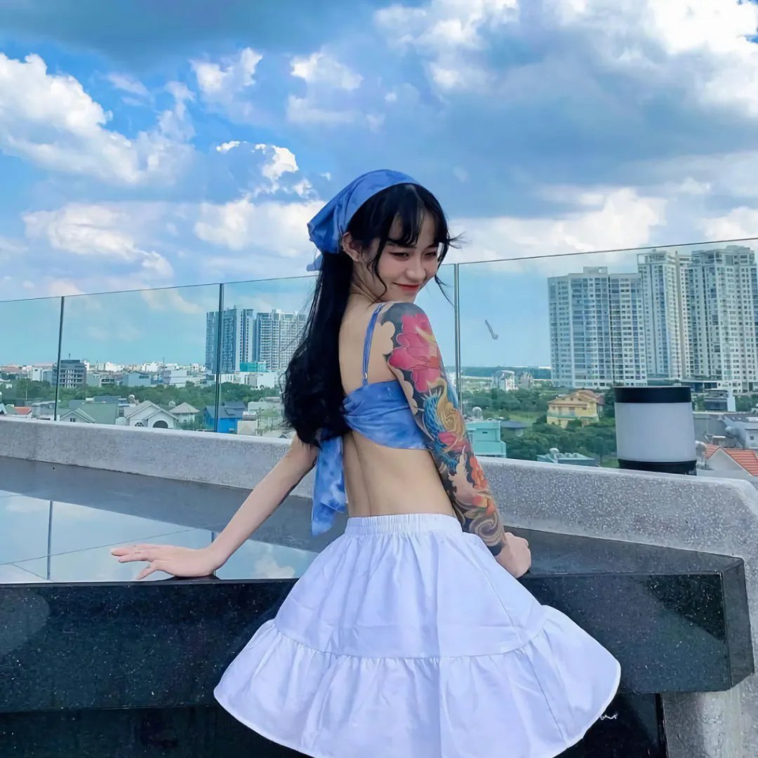 秋霞